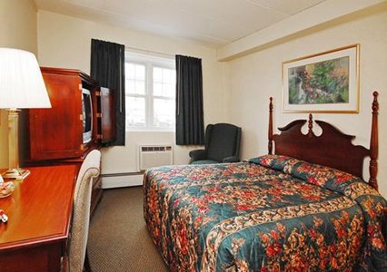 Econo Lodge Inn & Suites Windsor Locks  02.[1]